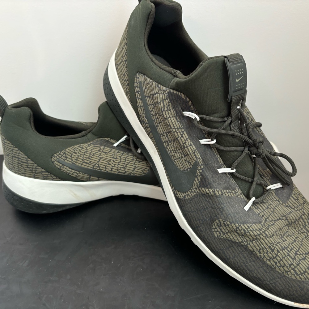 Nike Black and Gray Athletic Shoes with Sleek Design